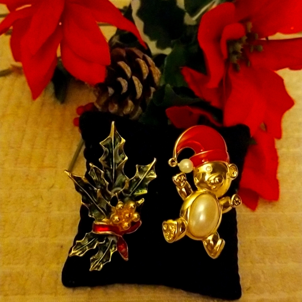 2 CHRISTMAS PINS
